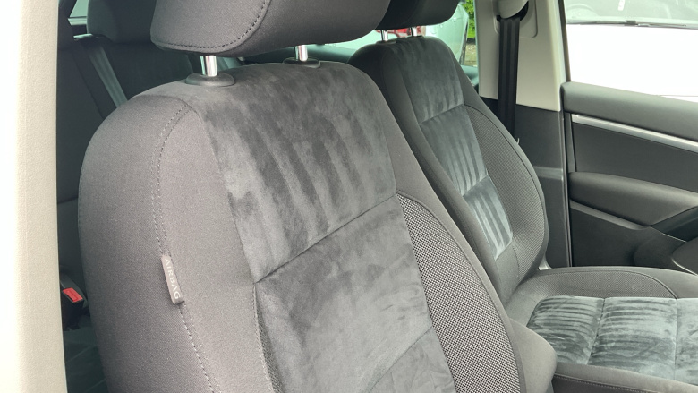 Volkswagen Tiguan 2.0 TDi BlueMotion Tech Match 4MOTION 5dr 150 DSG Diesel Estate